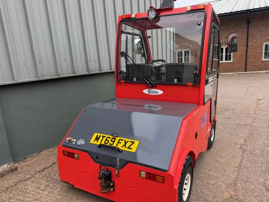 Tecna VTA425 electric aircraft tug