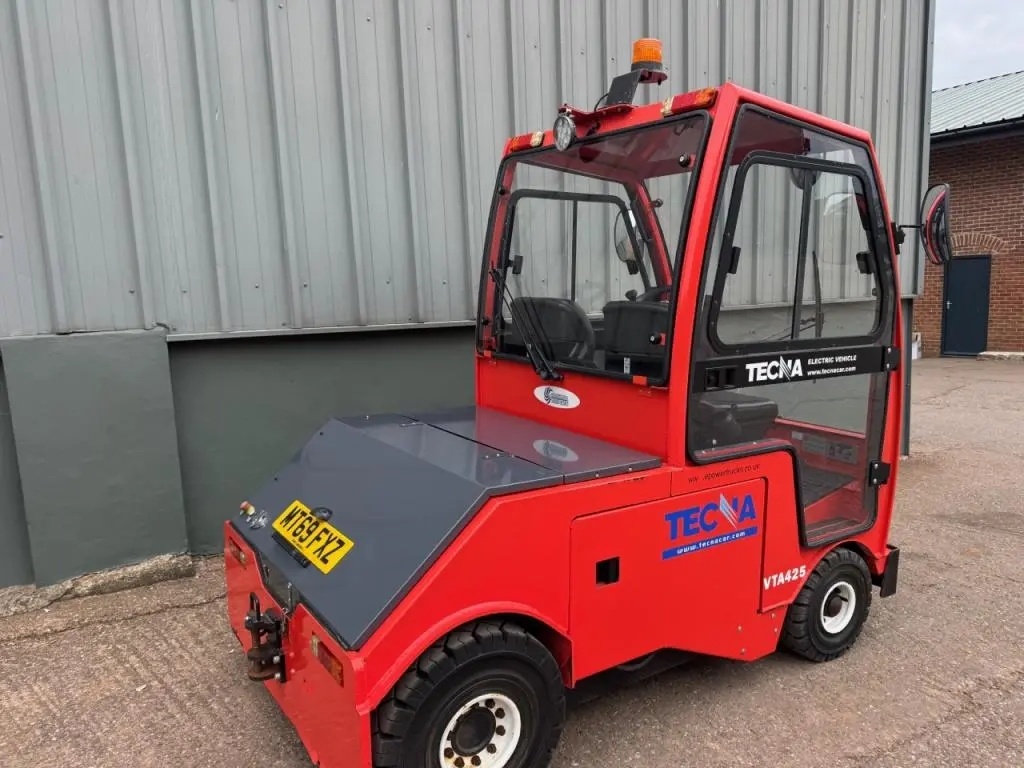 Tecna VTA425 electric aircraft tug