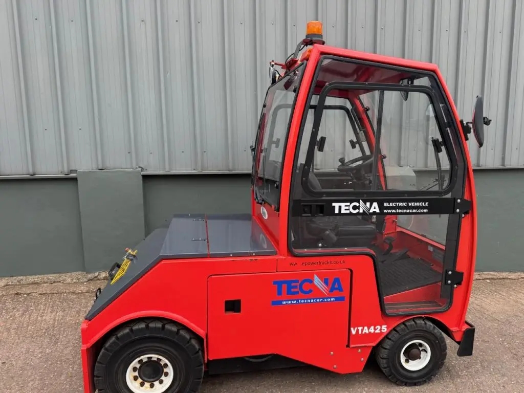 Tecna VTA425 electric aircraft tug