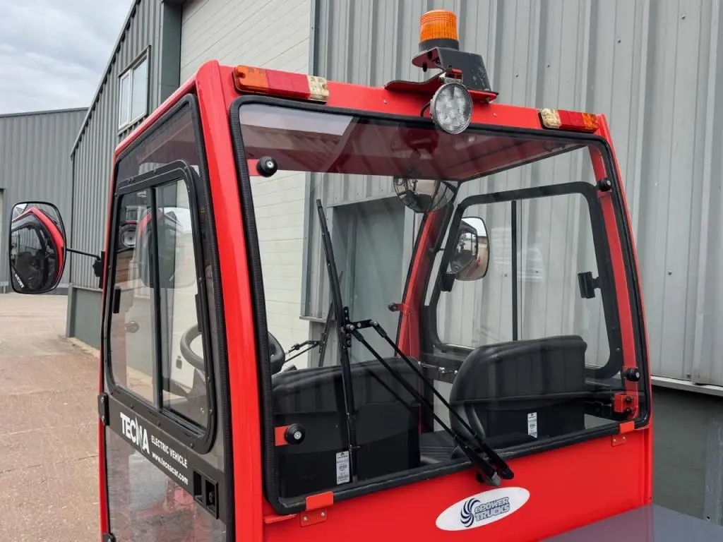 Tecna VTA425 electric aircraft tug