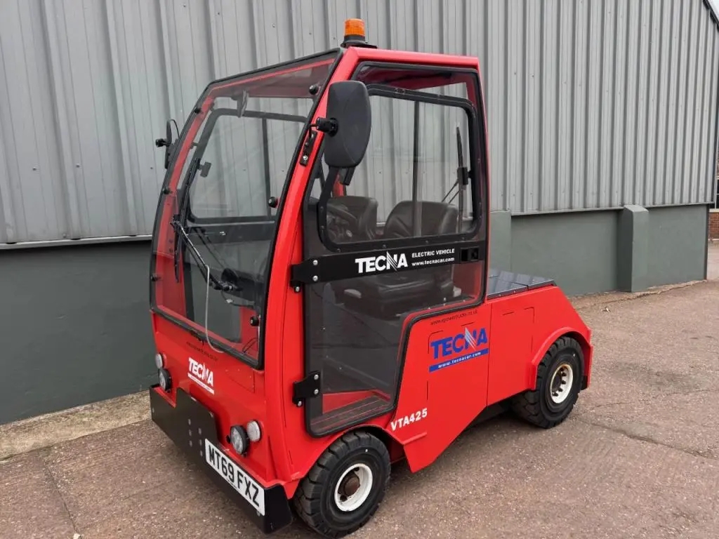 Tecna VTA425 electric aircraft tug