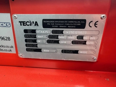 Tecna VTA425 electric aircraft tug