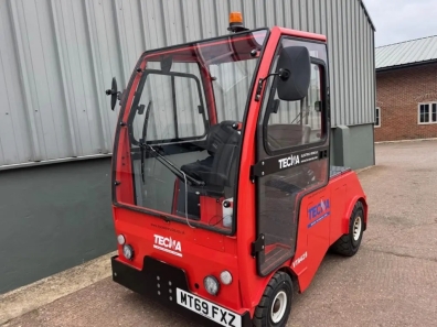 Tecna VTA425 electric aircraft tug