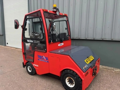 Tecna VTA425 electric aircraft tug