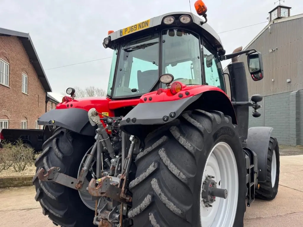 Massey Ferguson 7724S Efficient