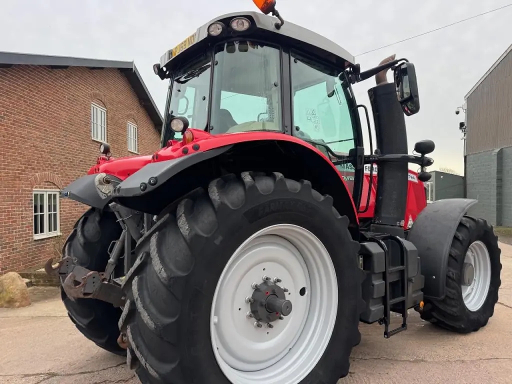 Massey Ferguson 7724S Efficient