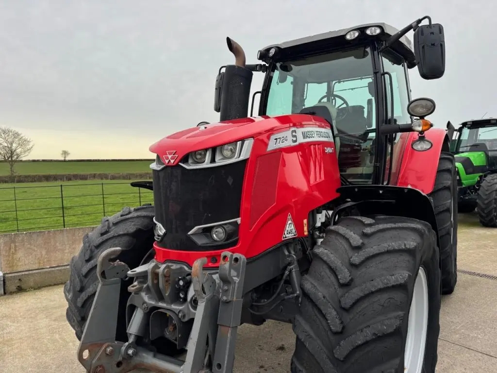 Massey Ferguson 7724S Efficient