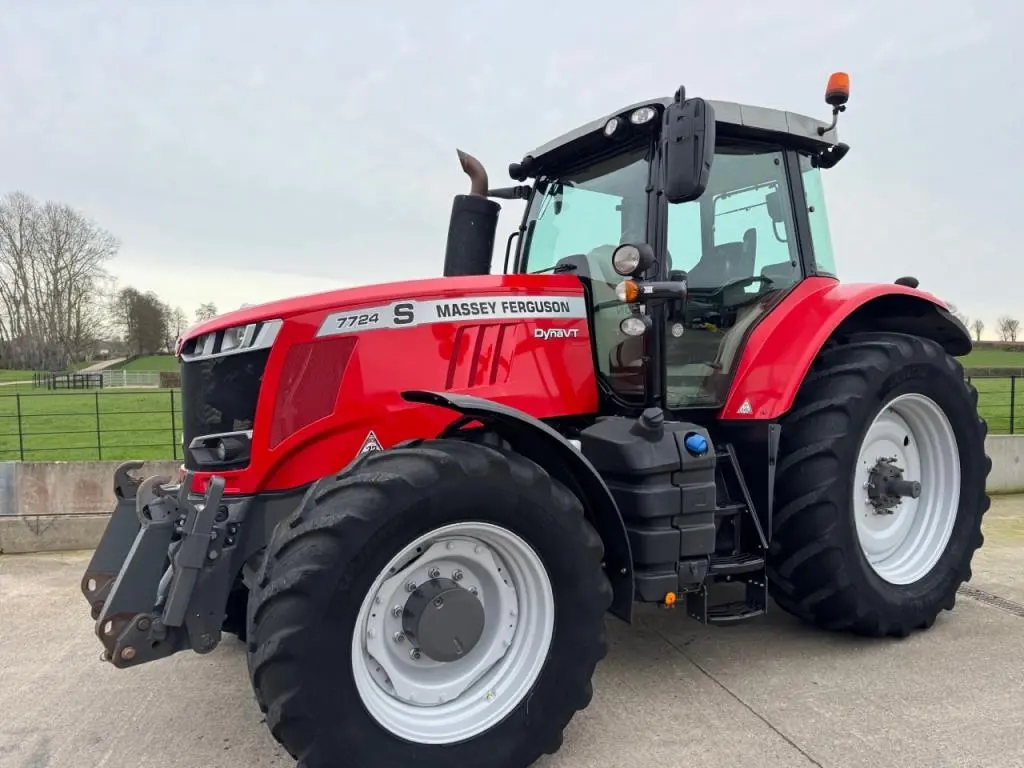 Massey Ferguson 7724S Efficient