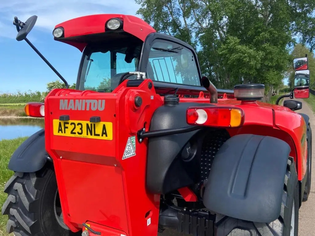 Manitou MT933 telehandler