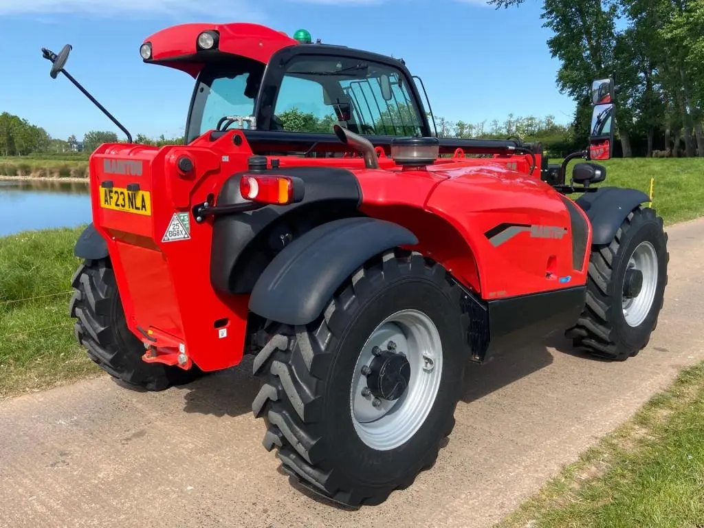 Manitou MT933 telehandler