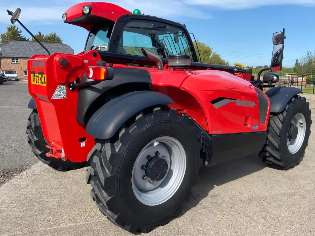 Manitou MT933 telehandler