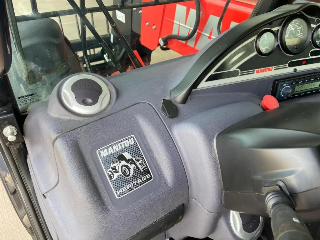 Manitou MT933 telehandler