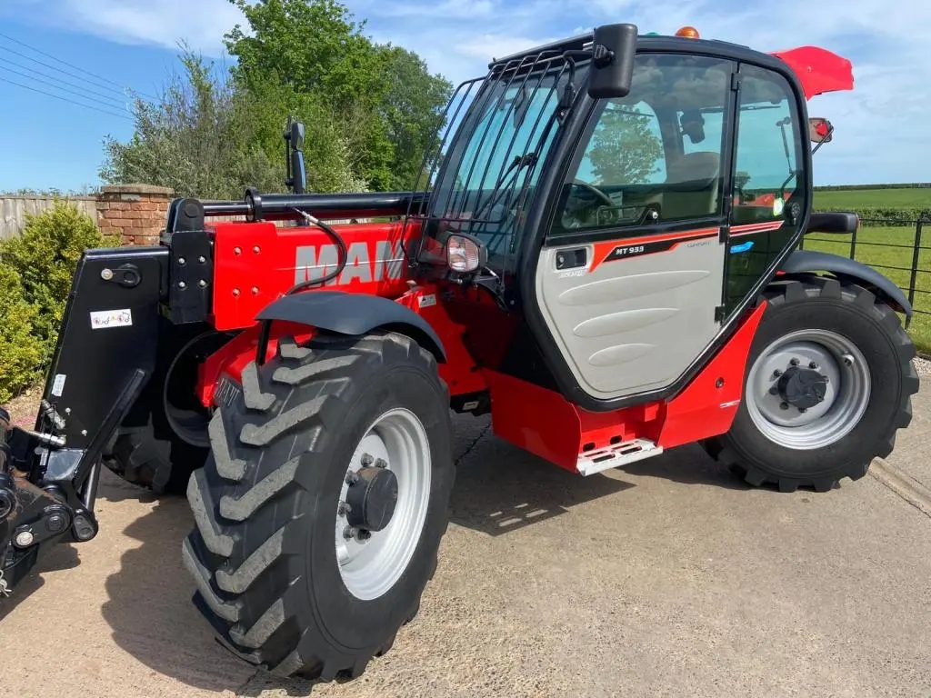 Manitou MT933 telehandler