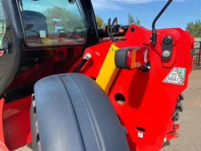 Manitou MT933 telehandler