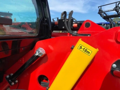 Manitou MT933 telehandler