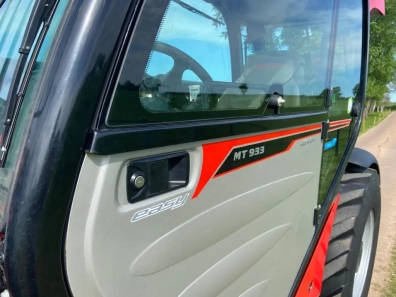Manitou MT933 telehandler