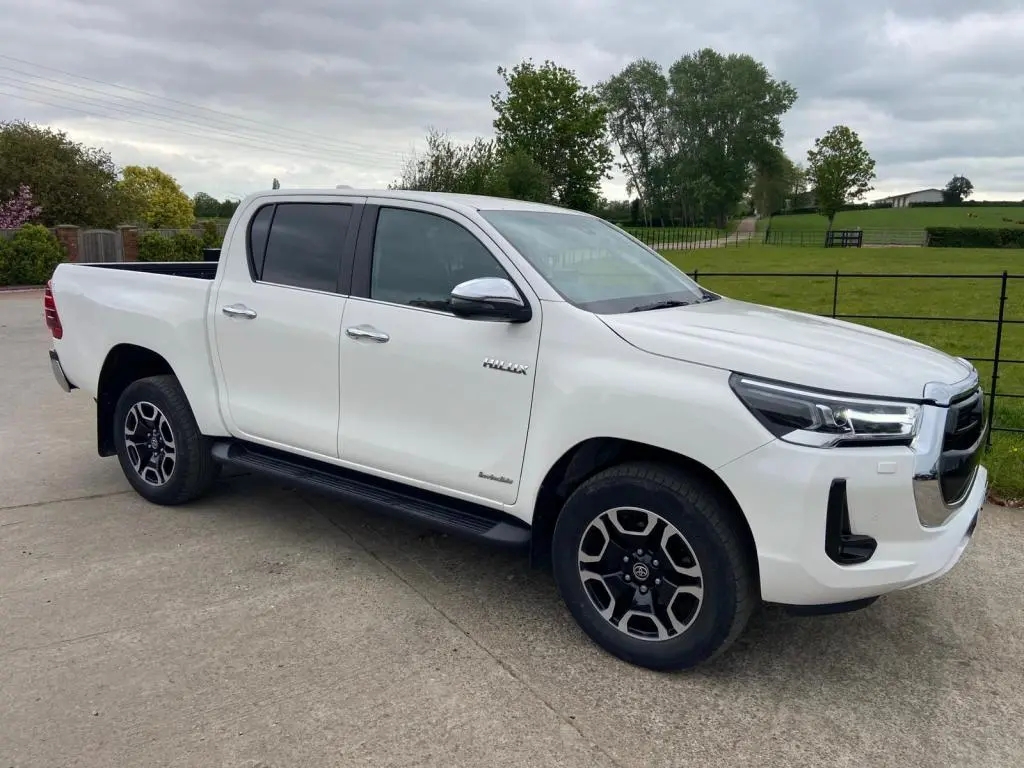Toyota Hilux Invincible 2.4 diesel