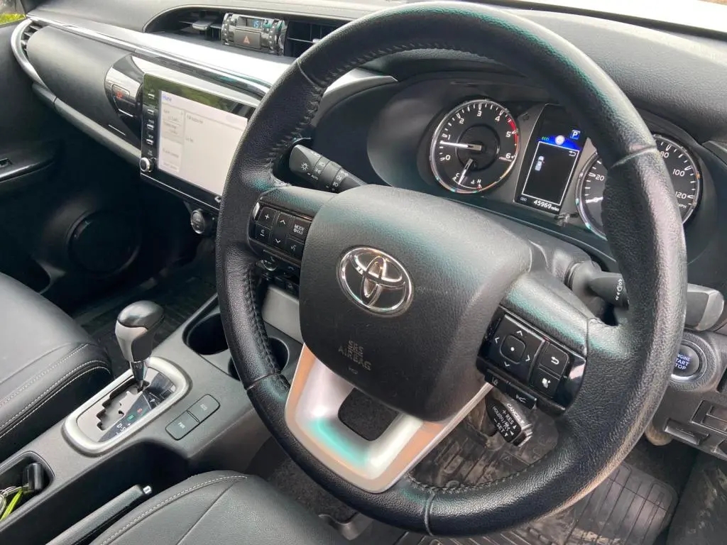 Toyota Hilux Invincible 2.4 diesel