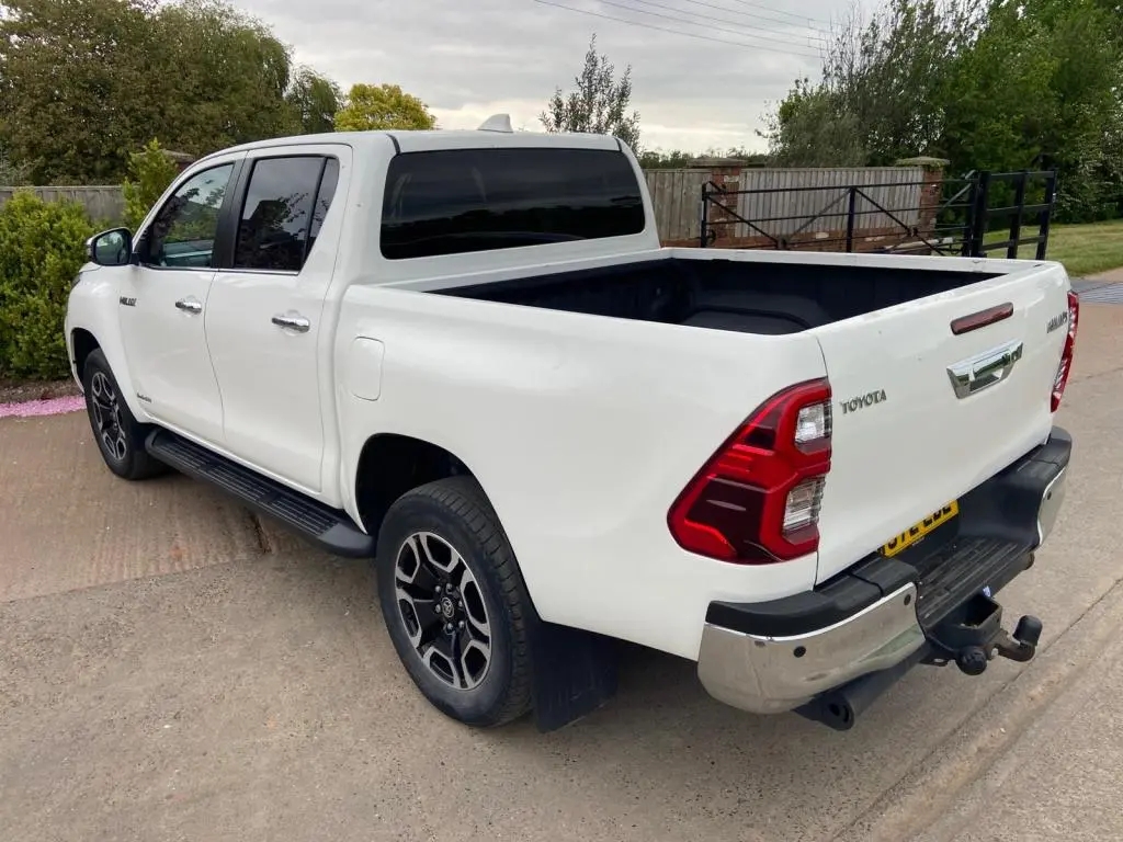 Toyota Hilux Invincible 2.4 diesel
