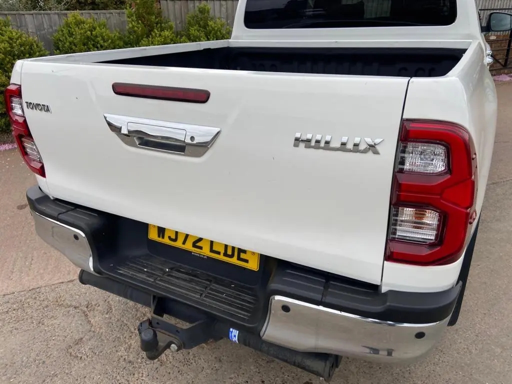 Toyota Hilux Invincible 2.4 diesel
