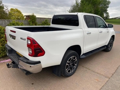 Toyota Hilux Invincible 2.4 diesel