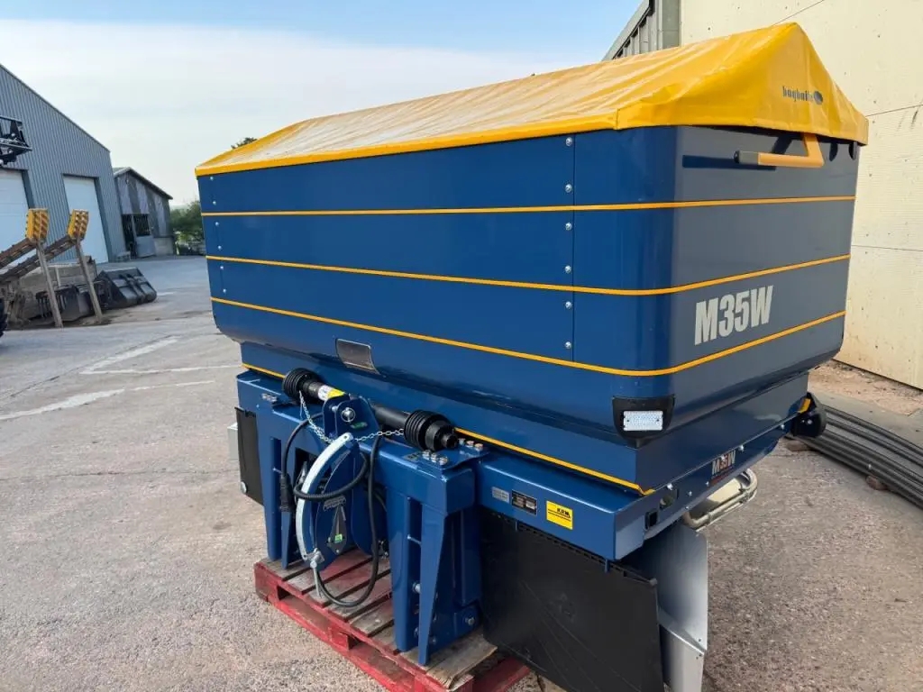 KRM Bogballe M33W fertiliser spinner