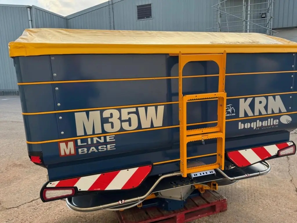 KRM Bogballe M33W fertiliser spinner