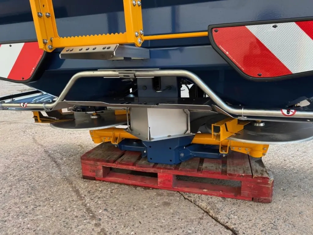KRM Bogballe M33W fertiliser spinner