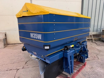 KRM Bogballe M33W fertiliser spinner