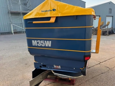 KRM Bogballe M33W fertiliser spinner