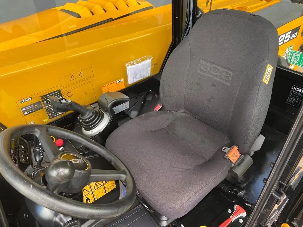 JCB 525-60 Hi-Viz telescopic