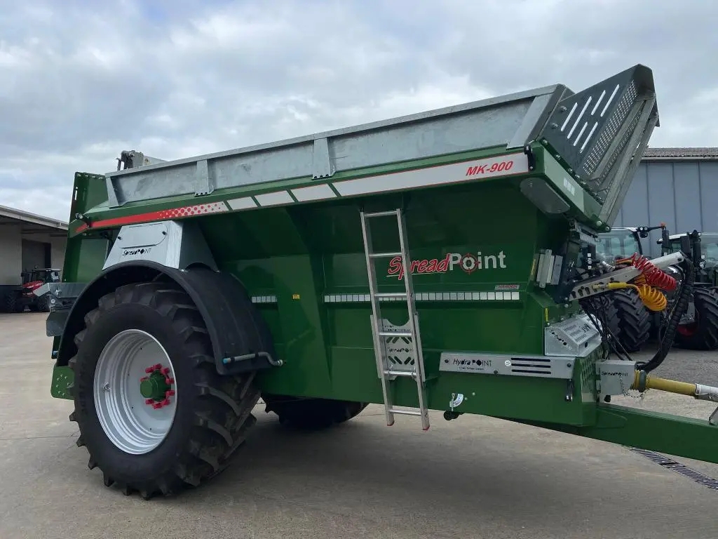 SpreadPoint MK-900 10 ton rear discharge muck spreader