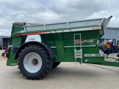 MK-900 10 ton rear discharge muck spreader