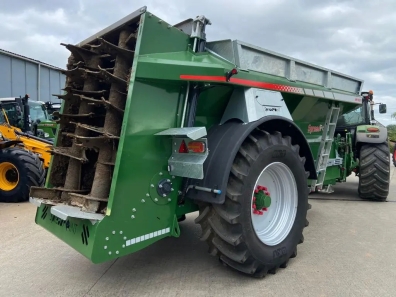 SpreadPoint MK-900 10 ton rear discharge muck spreader