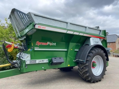 SpreadPoint MK-900 10 ton rear discharge muck spreader