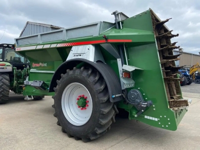 SpreadPoint MK-900 10 ton rear discharge muck spreader