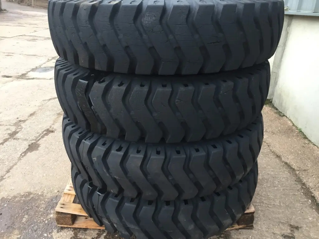 BKT 12.00-24 Yard tyres