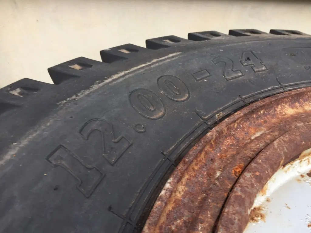 BKT 12.00-24 Yard tyres