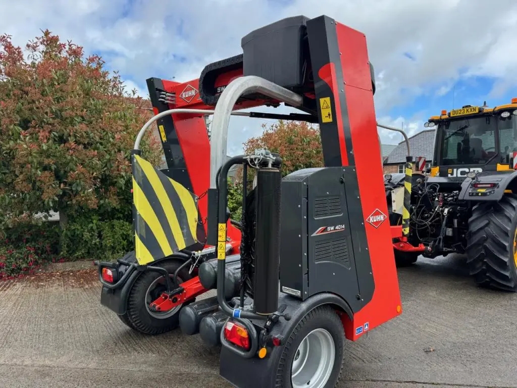 Kuhn SW 4014 bale wrapper