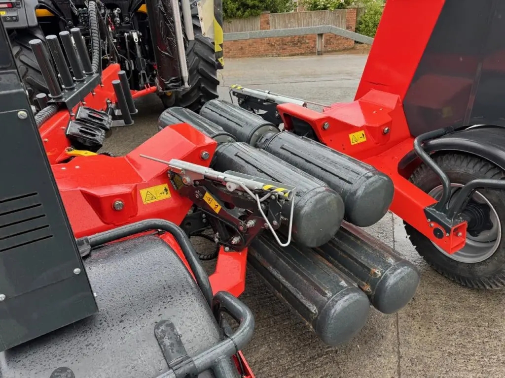Kuhn SW 4014 bale wrapper