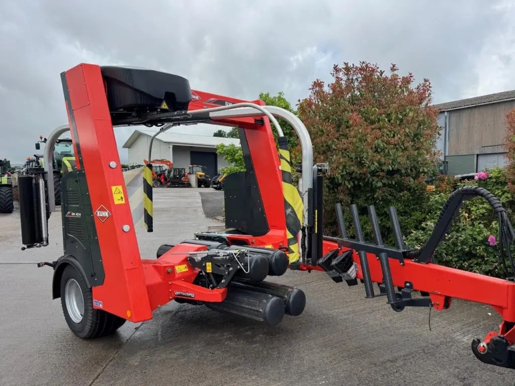 Kuhn SW 4014 bale wrapper