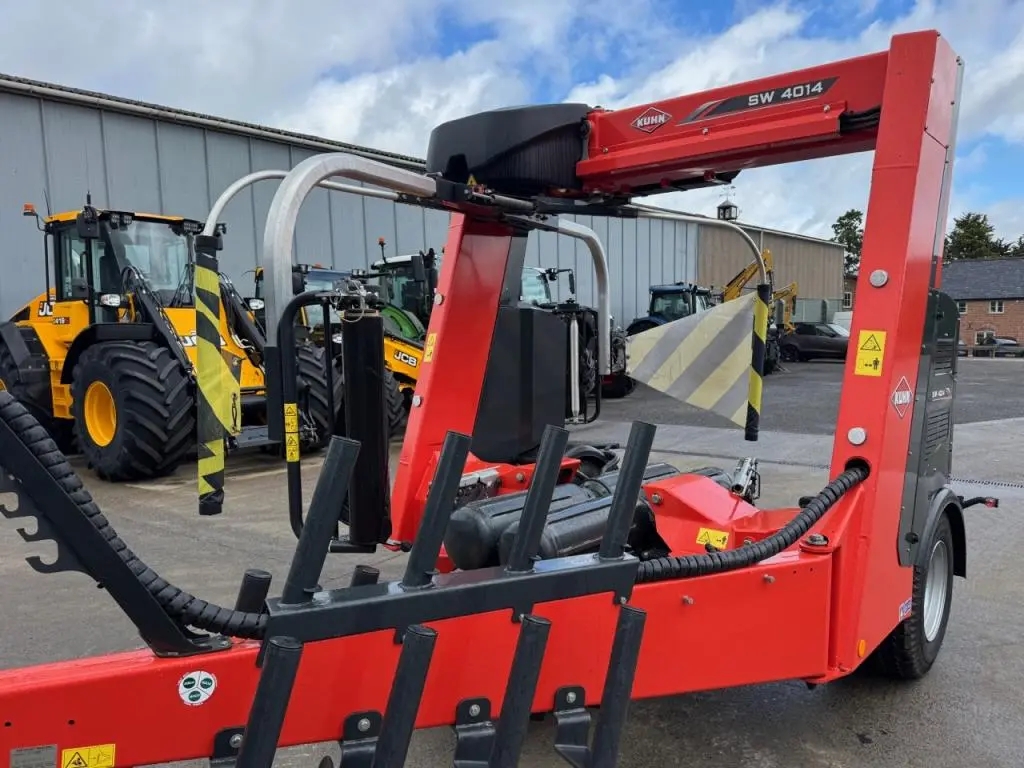 Kuhn SW 4014 bale wrapper