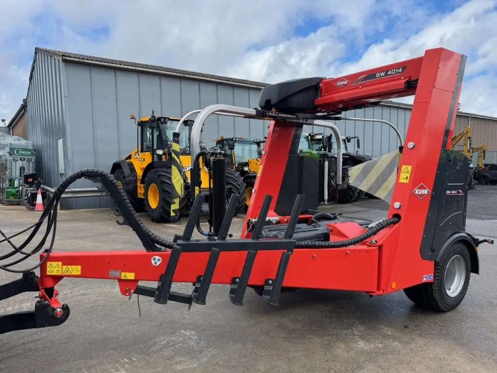 Kuhn SW 4014 bale wrapper